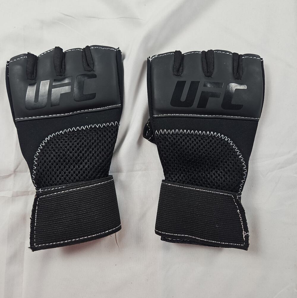 UFC MMA Training Sparring Gloves Black 2016 Zuffa Martial Arts Boxing S/M